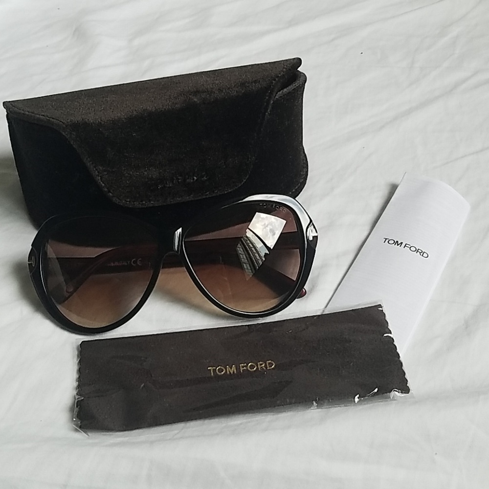 🎉HP 🆕️Tom Ford Valentina Sunglasses Black/Havana